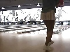 Rika αναβοσβήνει στο μπόουλινγκ