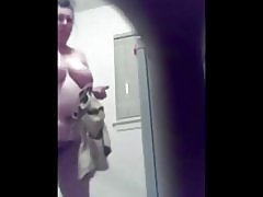 Κρυφή κάμερα, τα αλιεύματα μου μεγάλο tit μαμά γυμνή βλέπει κάμερα!