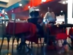 Σεξ σε δημόσιο χώρο στο εστιατόριο
